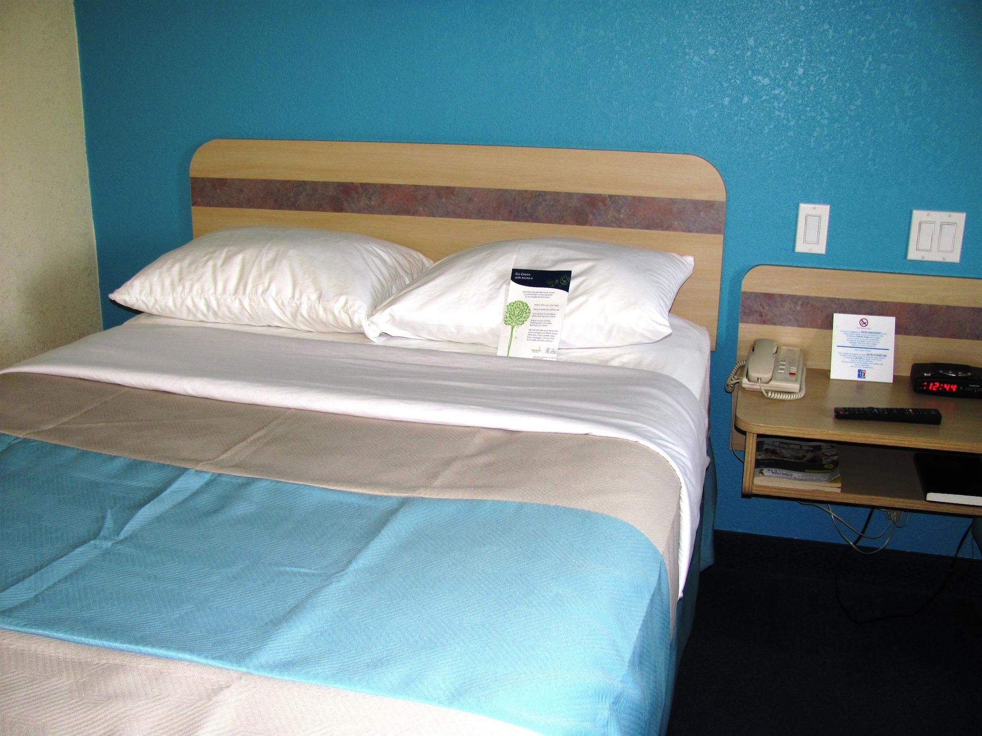 6-huntsville, On Hotel