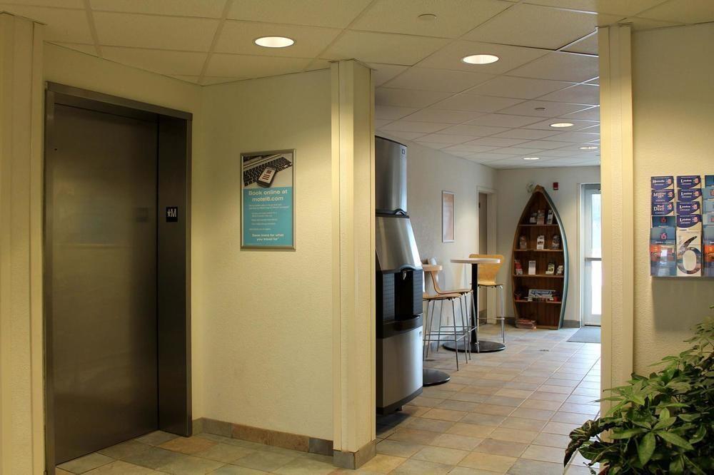 Hotel 6-huntsville, On 2*