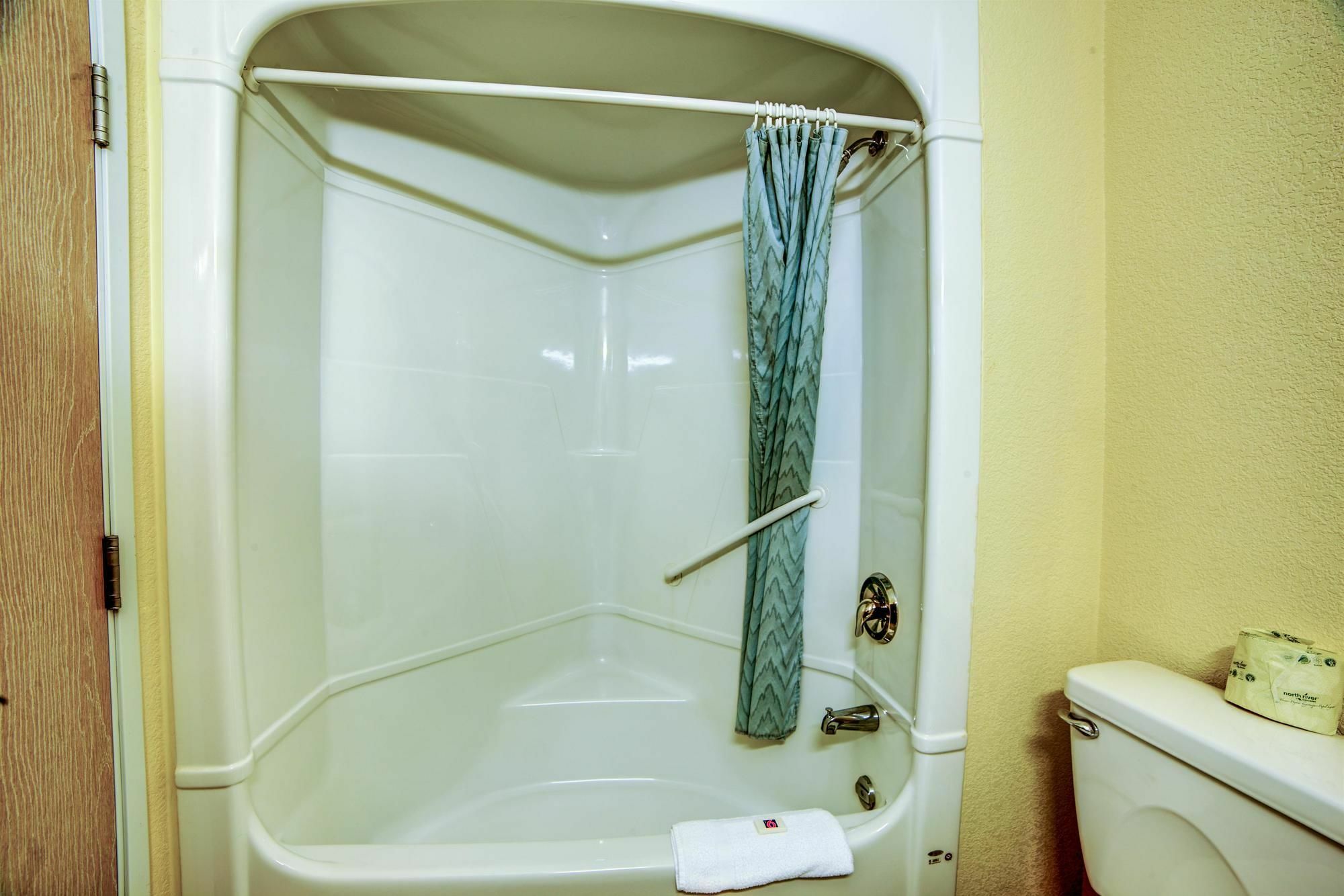 Hotel 6-huntsville, On